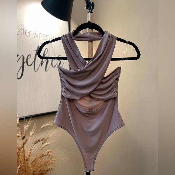 Women’s Chic Sleeveless Bodysuit with Criss-Cross Neckline - Picture 2 of 10